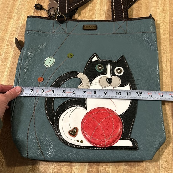 Chala cat tote - black white cat with ball of yarn - fish keychain attached - Picture 12 of 16